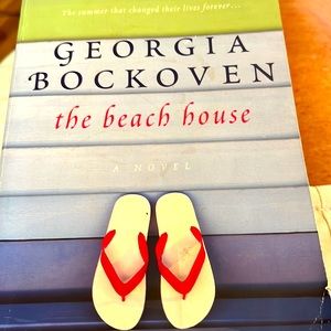 Book : THE BEACH HOUSE 👙
